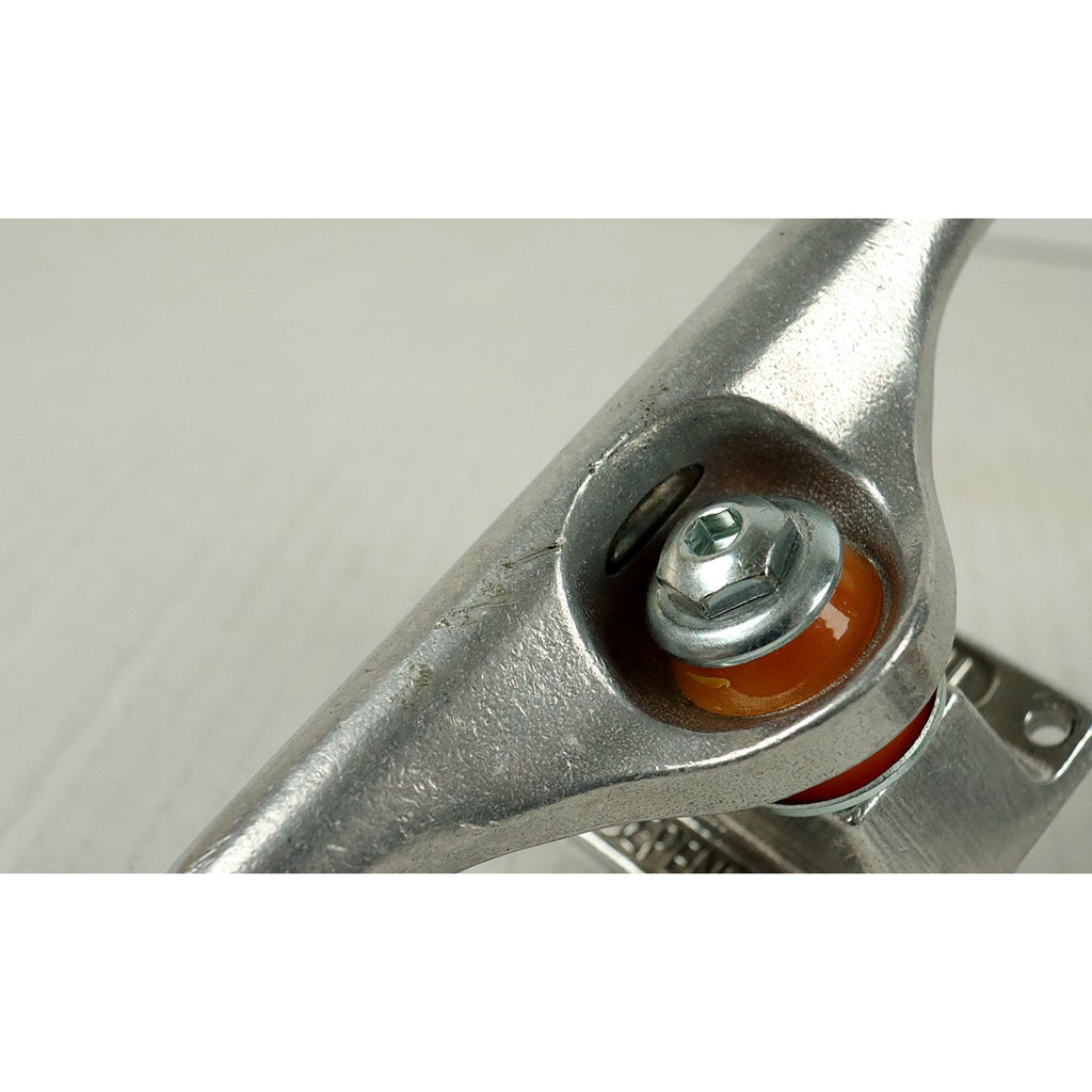 Blem Independent Skateboard Trucks Mids Silver 139 (8.0") - Missing Hardware